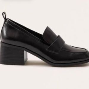 NWOT Abercrombie & Fitch Woman's Heeled Loafer